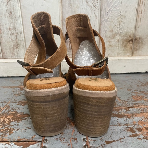 Roan Christine Sandal - Picture 8 of 9